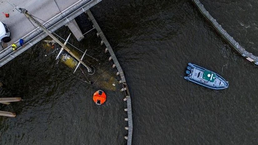 Hurricane Nicole, Florida A sailboat driven by winds from Hurricane Nicole is wrecked and sunken against the Merritt Island Causeway in Merritt Island, Florida, U.S. November 10, 2022. REUTERS
