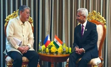 Jaishankar meets counterparts from Canada, Indonesia, Singapore in Cambodia S Jaishankar