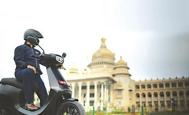 E-two-wheeler sales ride past 500,000-mark in 2022, penetrate 4% of mkt Ola Electric