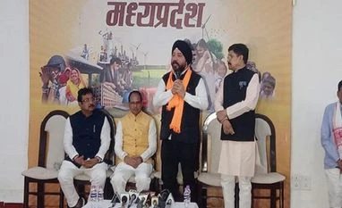 MP Congress spokesperson joins BJP, accuses Kamal Nath of 1984 riots Narendra Saluja joins BJP in presence of CM Shivraj Singh Chouhan