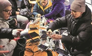 17 people and a dog between Ukraine's neighbour and blackout: Report Ukraine, Power Loss