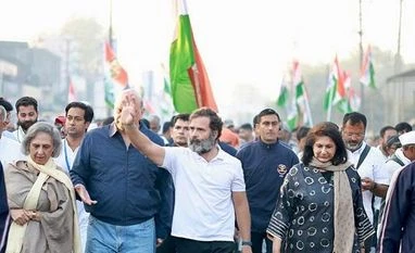 Bharat Jodo Yatra resumes from Sanwer in MP; Digvijaya Singh joins Bharat Jodo Yatra