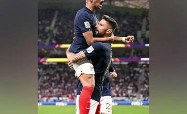 Mbappe informs PSG he will not trigger contract extension, says report Kylian Mbappe, Olivier Giroud