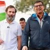 Former RBI governor Raghuram Rajan (right) with Congress leader Rahul Gandhi at Bharat Jodo Yatra (Photo: Twitter/@INCIndia)