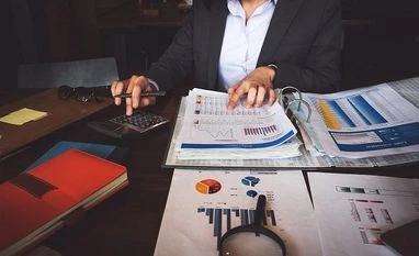 Listen to the expert: Why a professional investment advisor matters financial planning, financial planner