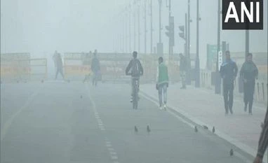 Delhi's air quality 'very poor', minimum temperature settles at 6.2 deg C Delhi, Air Pollution, AQI, Winters