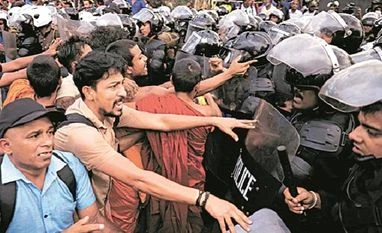 Cops use water cannons to disperse employees demanding restoration of OPS protest, confrontation