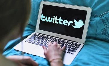 'Trouble' fixed, Twitter back to normal after brief outage on iOS Twitter