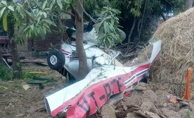 Private trainer aircraft crashes into temple in MP's Rewa, pilot dead Private trainer aircraft crashes