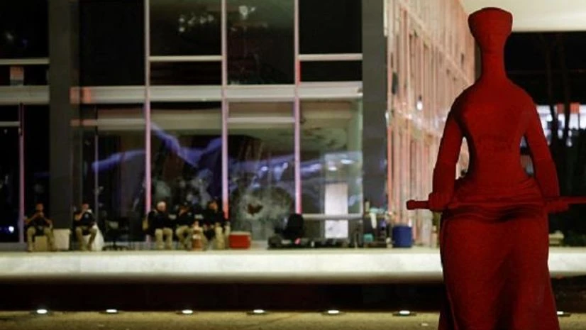Brazil Federal police officers guard the Supreme Court building following protests by supporters of Brazil's former President Jair Bolsonaro against President Luiz Inacio Lula da Silva, in Brasilia, Brazil January 11, 2023. REUTERS