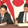 Japan PM Fumio Kishida (left) and his UK counterpart Rishi Sunak sign the defence pact during the  former’s visit to London. (Photo: Reuters)