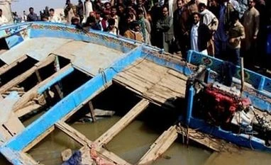 10 students dead, 15 injured as boat capsizes in northwest Pakistan boat accident in Pakistan