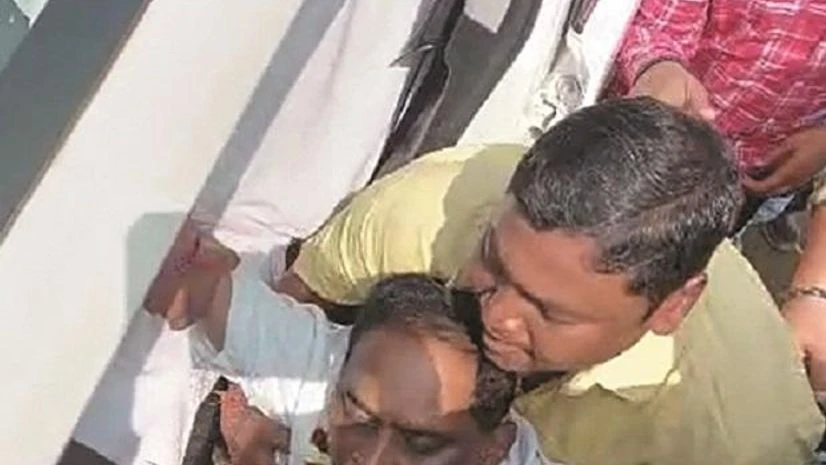 Odisha Health Minister Naba Das was rushed to hospital after being shot in the chest by a policeman in Jharsuguda district on Sunday. Photo: PTI Odisha Health Minister Naba Das was rushed to hospital after being shot in the chest by a policeman in Jharsuguda district on Sunday. Photo: PTI