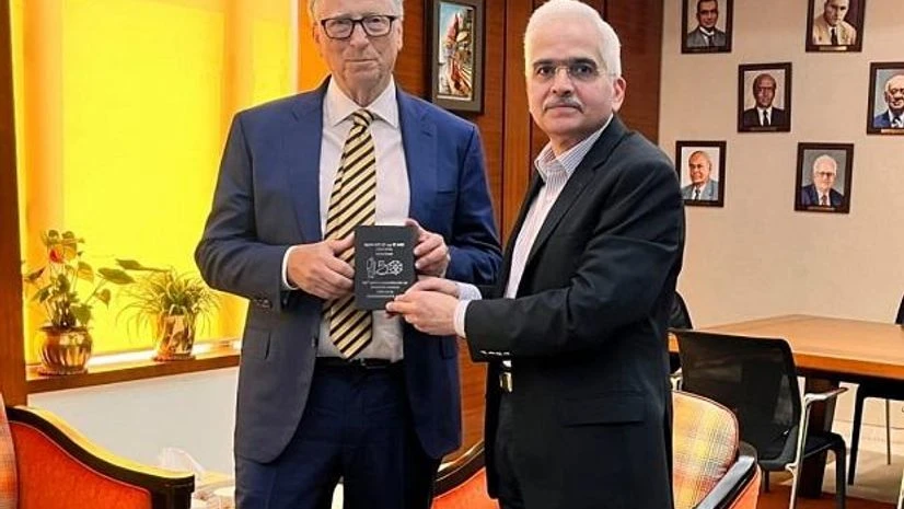 Bill Gates meets RBI governor Shaktikanta Das Bill Gates meets RBI governor Shaktikanta Das