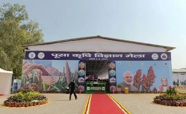 Farmers crowd swell at 'seed counter' on first day of Pusa agri-mela Pusa Krishi Vigyan Mela