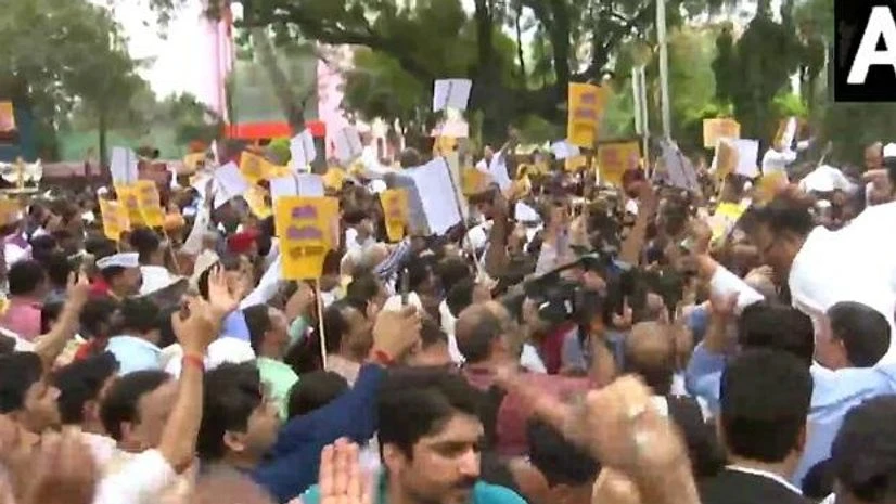 AAP, Delhi, protest, Manish Sisodia Photo: ANI/Twitter