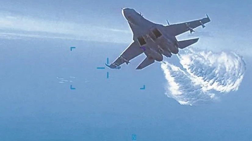 US released a de-classified video showing a Russian military jet intercept a US drone downed over the Black Sea two days ago US released a de-classified video showing a Russian military jet intercept a US drone downed over the Black Sea two days ago