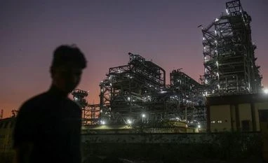 India set to surpass China in need for oil as growth paths diverge Refinery, Oil refinery