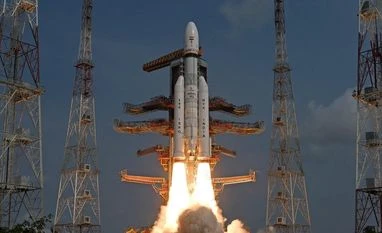 Eutelsat, OneWeb merge to create GEO-LEO space connectivity company oneweb satellite launch