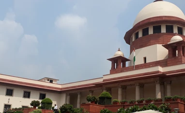 SC extends stay imposed by Bombay HC on order granting bail to Navlakha Supreme Court