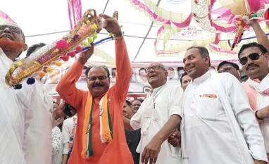 Former BJP MP from Madhya Pradesh, Makhan Singh Solanki joins Congress Makhan Singh Solanki