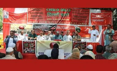 Apple farmers from hill states unite to protest Centre's farming policies Apple farmers protest
