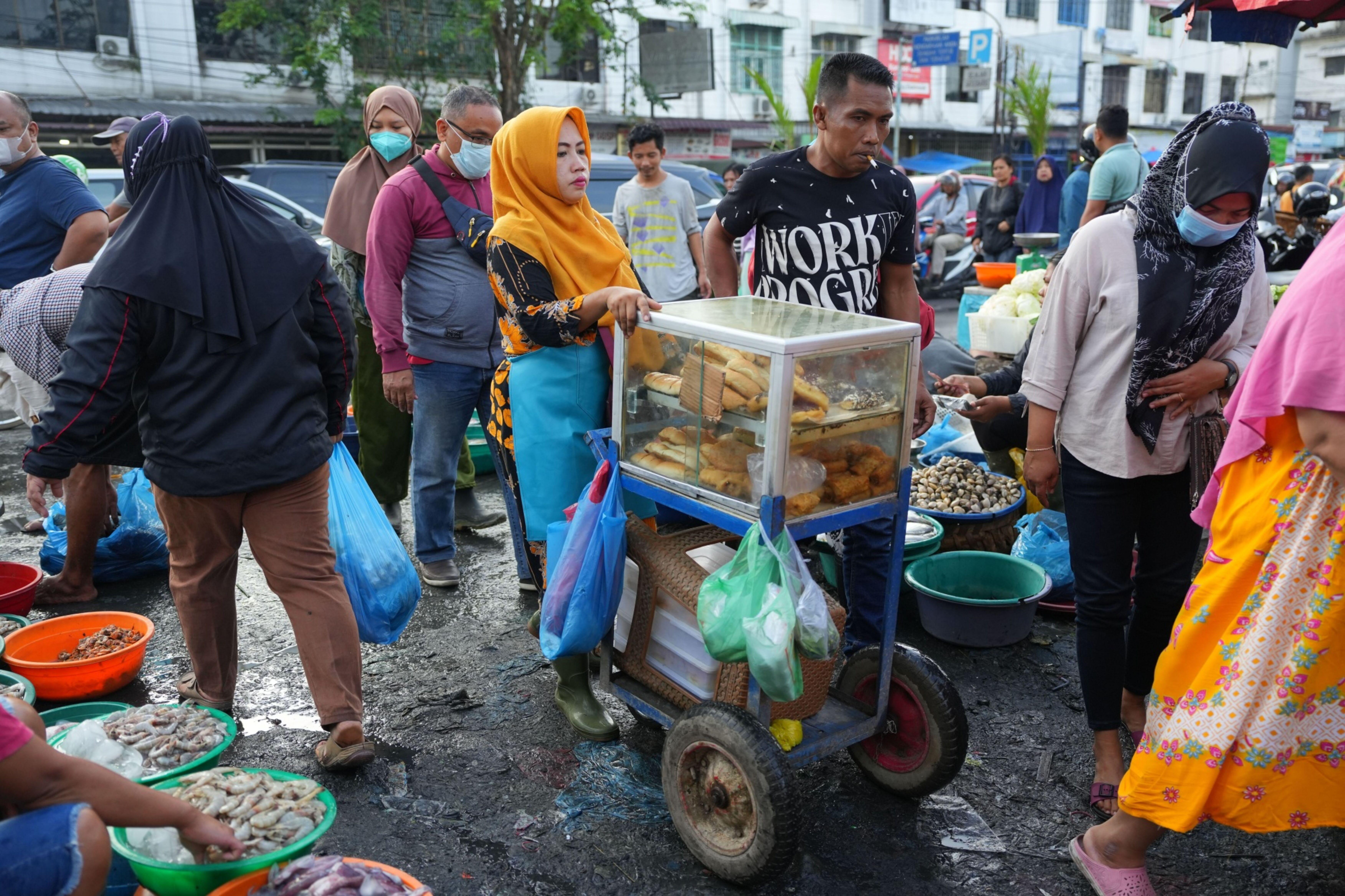 Potential US recession signal sets off global rush into Indonesian bonds