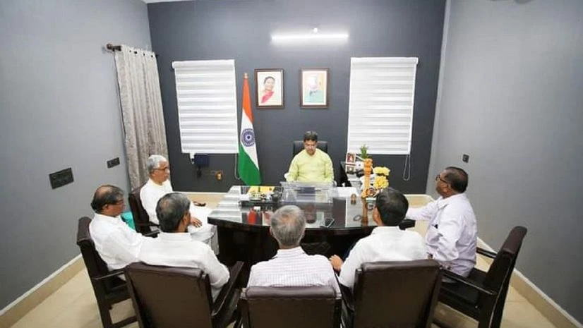 A six-member CPI-M delegation led by former Tripura Chief Minister Manik Sarkar met CM Manik Saha A six-member CPI-M delegation led by former Tripura Chief Minister Manik Sarkar met CM Manik Saha