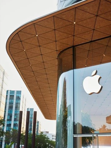 Apple BKC: Handcrafted timber ceiling (Photo: Apple) Apple BKC: Handcrafted timber ceiling (Photo: Apple)