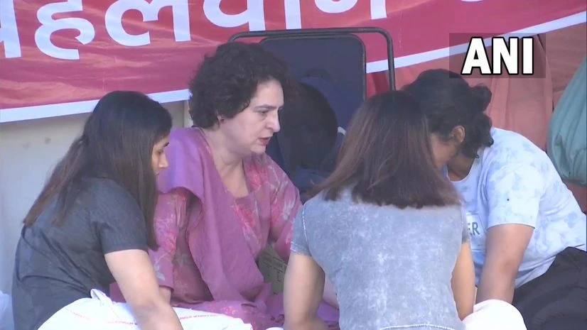 Priyanka Gandhi meets protesting wrestlers at Jantar Mantar Priyanka Gandhi meets protesting wrestlers at Jantar Mantar