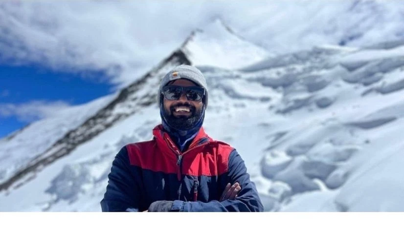 Injured Indian mountaineer Anurag Maloo Injured Indian mountaineer Anurag Maloo
