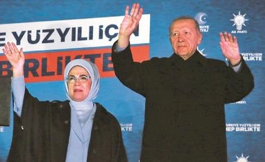 Turkey faces election runoff, Recep Tayyip Erdogan seen with momentum Turkey