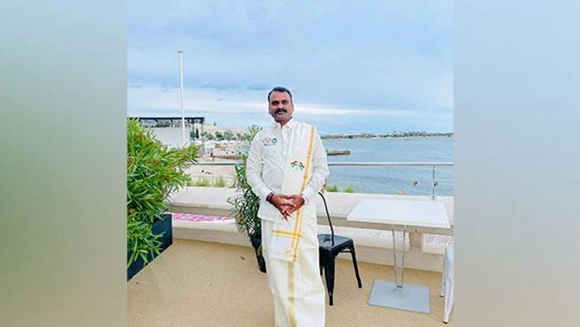 Union Minister Murugan wears 'Veshti' Union Minister Murugan wears 'Veshti'