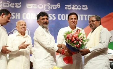 25 ministers to take oath on Saturday in Siddaramaiah's cabinet: Report Siddaramaiah, Shivakumar