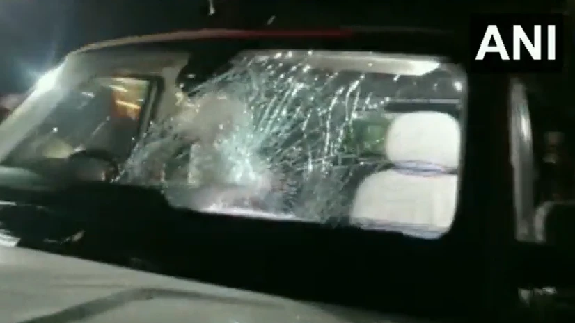 Supporters of the Kurmi tribe attacked the convoy of state minister Birbaha Hansda in Jhargram Supporters of the Kurmi tribe attacked the convoy of state minister Birbaha Hansda in Jhargram