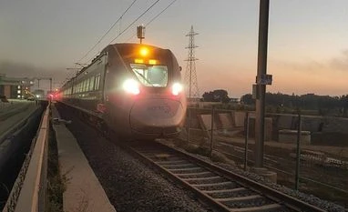 SC pulls up Delhi govt for not starting Delhi-Meerut rapid rail on time RRTS