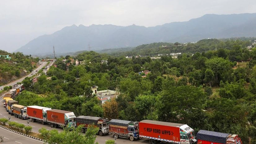 Jharkhand-West Bengal border reopened for trucks after 24-hour closure | India News trucks