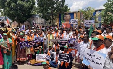 BJP claims emergency-like situation in Karnataka, Congress retorts BJP protest