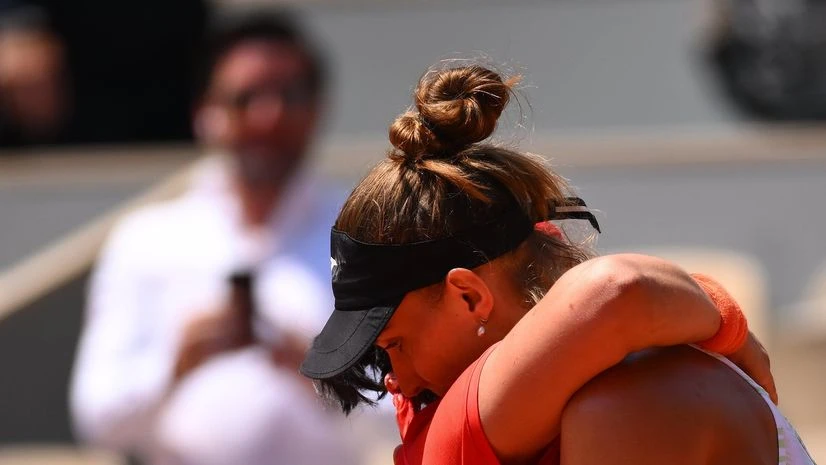 Haddad Maia, French Open Haddad Maia of Brazil hugs Tunisia's Ons Jabeur after thier women's singles quarterfinal match at the French Open 2022. Photo: Twitter/@rolandgarros