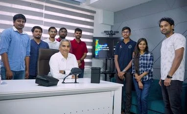 Indian researchers develop low-cost mobile pollution monitoring tech Prof. Raghunathan Rengaswamy, Dept of Chemical Engineering, IIT Madras, with Project Kaatru Team that developed mobile pollution monitoring
