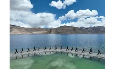 Yoga Day spreads message of 'One Family, One Earth' across the globe Indian Army, yoga, Ladakh, Pangong Tso Lake