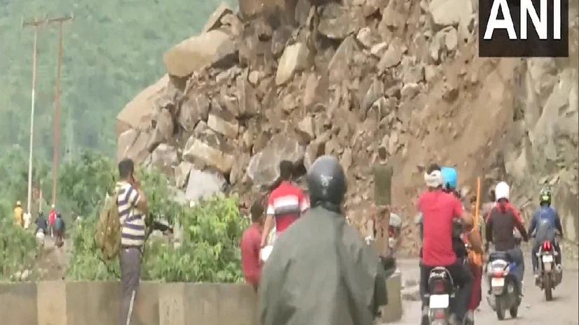 Mandi Kullu Highway, Himachal Pradesh Mandi Kullu Highway, Himachal Pradesh