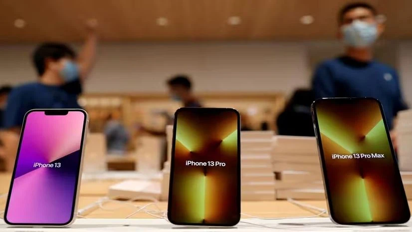 iPhone users to soon get satellite-powered internet and voice calls iPhone users to soon get satellite-powered internet and voice calls