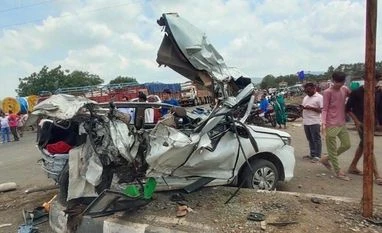 15 killed, over 20 injured as container truck hits four vehicles in Dhule Accident in Dhule