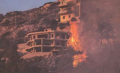 Fire in 12-storey building in Mumbai; around 60 residents rescued wildfire