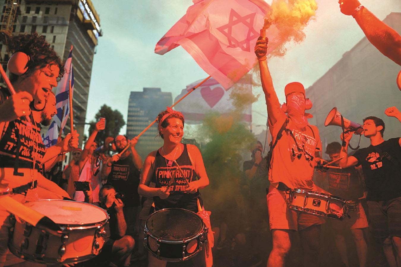 Israeli CEOs ditch the C-suite to lead the anti-government protests