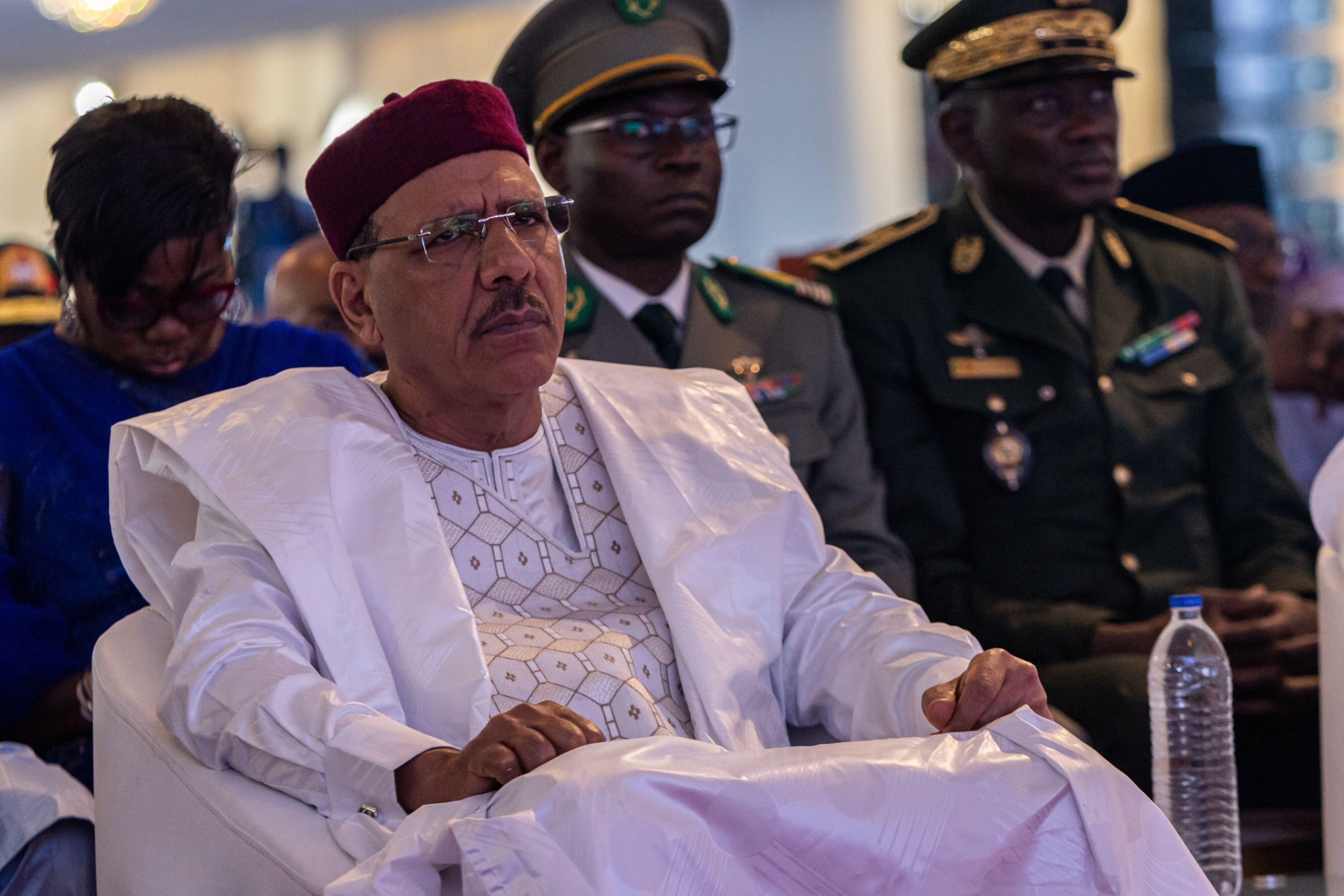 Nigeriens prepare for war against regional countries threatening to ...