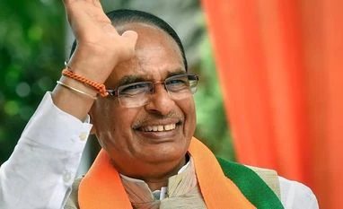 MP CM Chouhan transfers Rs 207 cr to 460,000 students to purchase bicycles Shivraj singh chouhan, election in Madhya pradesh