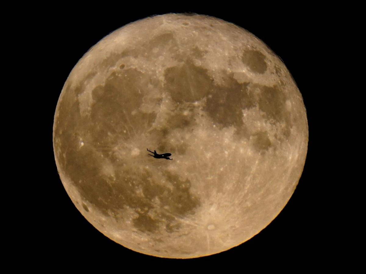 A Big Gleaming super Blue Moon Will Rise Today Here s How To See It 