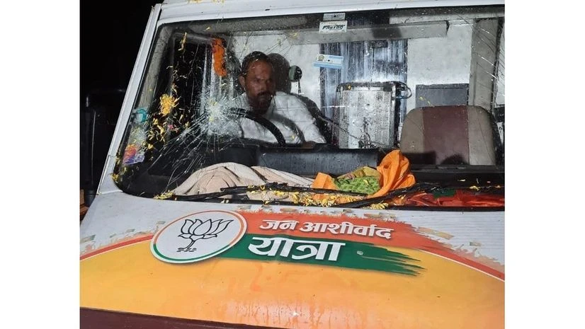 Attack on BJP's Jan Ashirwad Yatra in MP Attack on BJP's Jan Ashirwad Yatra in MP
